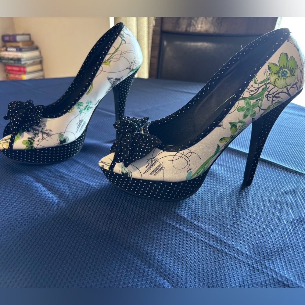 Show Story Floral Pattern Polka Dot Heels - Picture 3 of 8